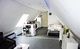 TRUTH Studio - Queensize Bett - Netflix - Küche